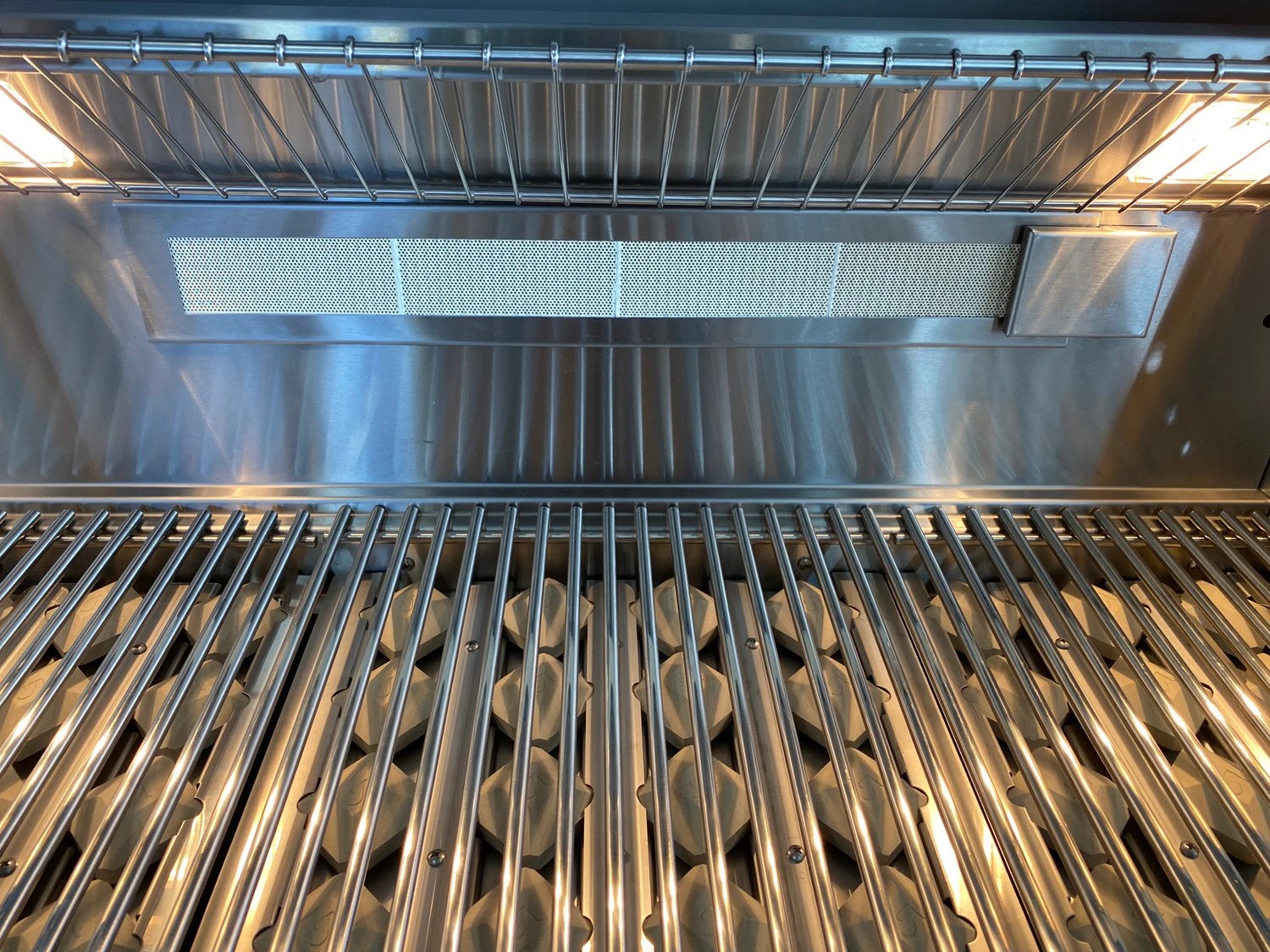 Artisan Professional 32" 3 Burner Grill With Rotisserie, Light & Cart - ARTP-32C 4 Artisan Professional 32" 3 Burner Grill With Rotisserie, Light & Cart - ARTP-32C - Image 4