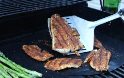 Grillight Giant Spatula And Light -Outdoor Grill Life Shop Giant Spatula with food 2 08970.1687022584.1500.1500